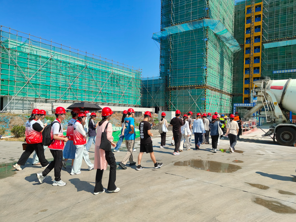 淳溪街道“青系淳鄉(xiāng)”大學(xué)生暑期返家鄉(xiāng)活動(dòng)走進(jìn)高職園A2地塊項(xiàng)目